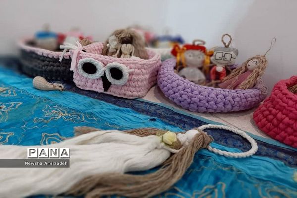 نمایشگاه کار و فناوری درمدرسه سعادت بوشهر