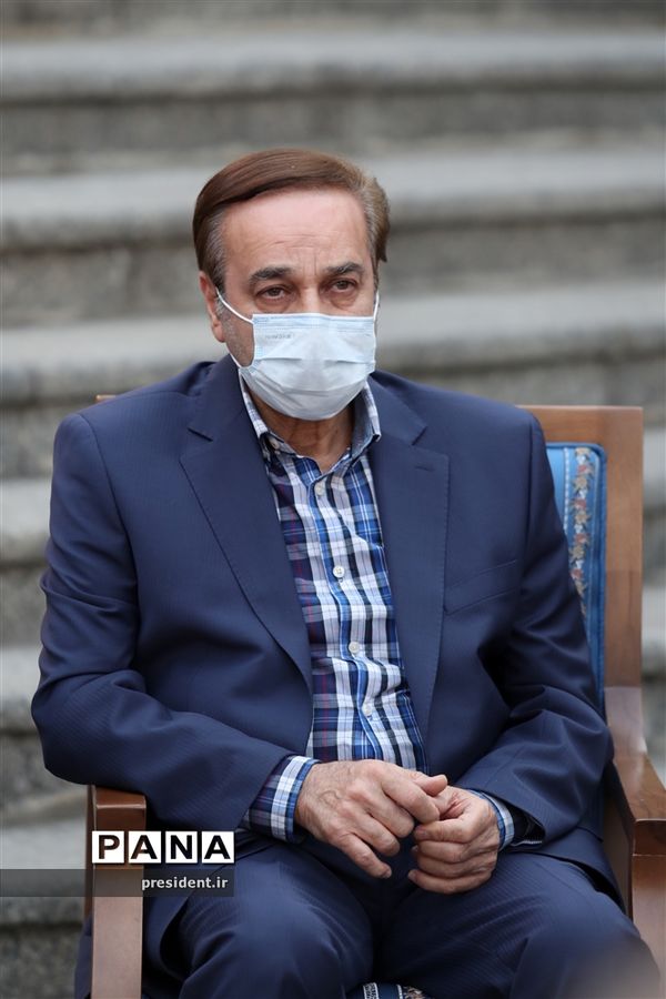 دیدار جمعی از هنرمندان و پیشکسوتان عرصه‌های مختلف هنری با رئیس جمهوری