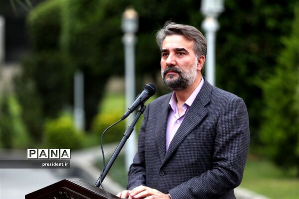 دیدار جمعی از هنرمندان و پیشکسوتان عرصه‌های مختلف هنری با رئیس جمهوری