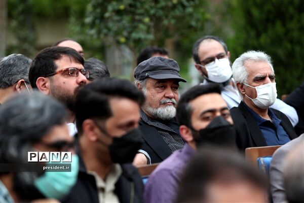 دیدار جمعی از هنرمندان و پیشکسوتان عرصه‌های مختلف هنری با رئیس جمهوری