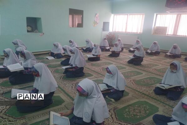 محفل انس با قرآن در مدارس جوادآباد