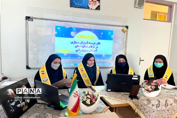 مناظره دانش‌آموزان پیشتاز مناطق یک و شش با موضوع نقش آموزش مجازی در فعالیت‌های آموزشی و پرورشی