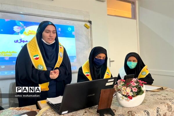 مناظره دانش‌آموزان پیشتاز مناطق یک و شش با موضوع نقش آموزش مجازی در فعالیت‌های آموزشی و پرورشی