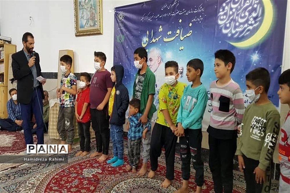 ضیافت شهدایی در روستاهای کم‌برخوردار