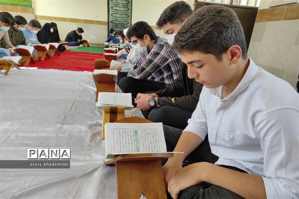 محفل انس با قرآن در دبیرستان شهید باهنر گلوگاه