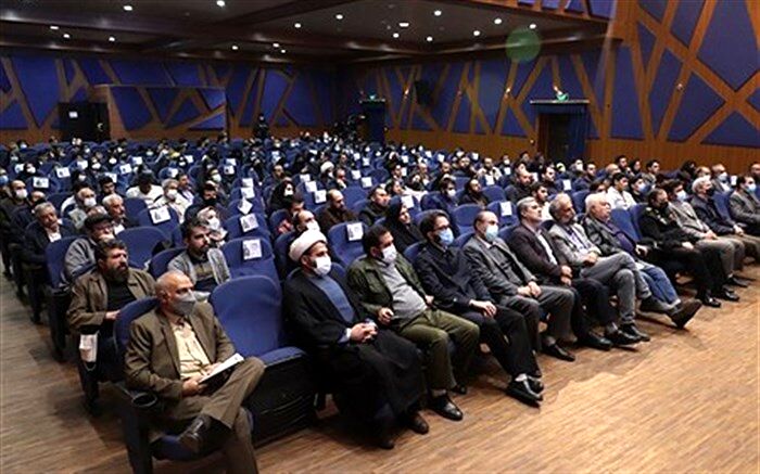 هنر سلاحی برای دفع توطئه های دشمن است