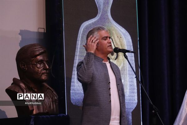 برگزاری آیین هنر انقلاب