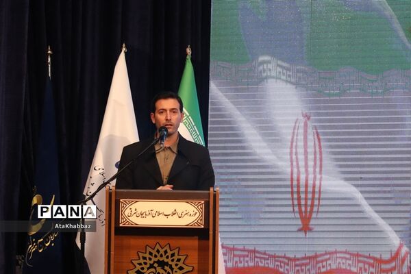 برگزاری آیین هنر انقلاب