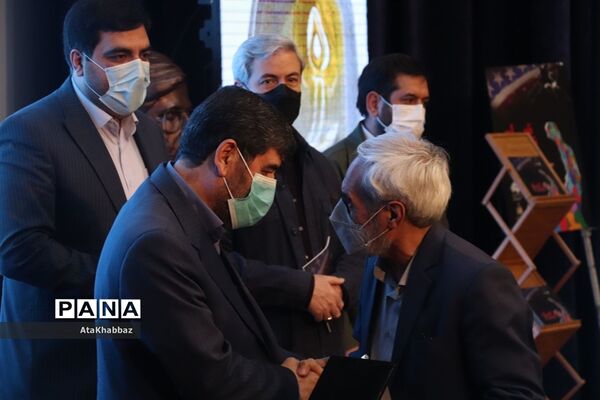 برگزاری آیین هنر انقلاب