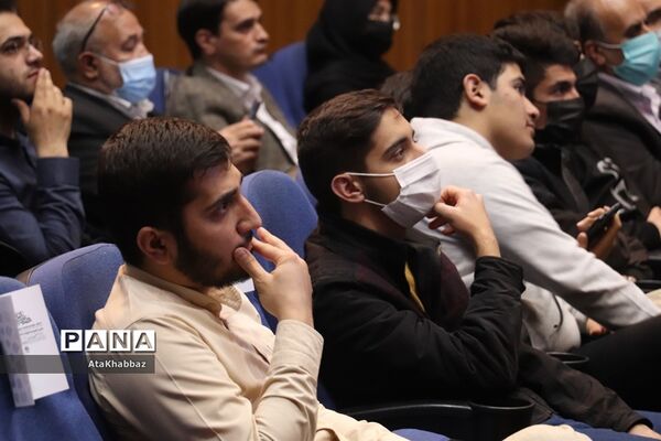 برگزاری آیین هنر انقلاب