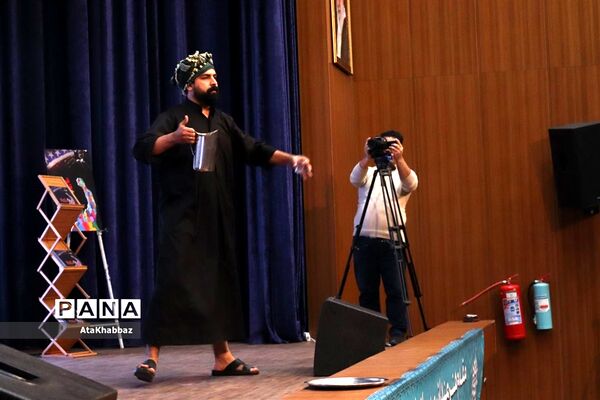 برگزاری آیین هنر انقلاب