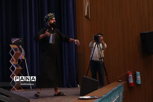 برگزاری آیین هنر انقلاب