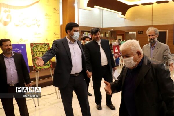 برگزاری آیین هنر انقلاب