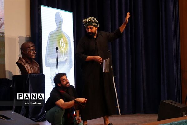 برگزاری آیین هنر انقلاب