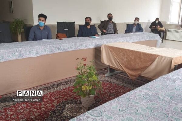 برگزاری جلسه هم‌اندیشی مشاوران و مدیران هنرستان‌ها در رودهن