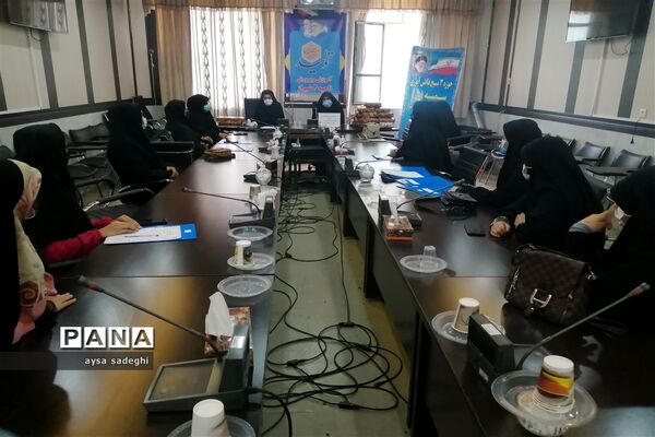 تجلیل از فرمانده واحدهای پیشگام بسیج دانش‌آموزی ناحیه سه شیراز