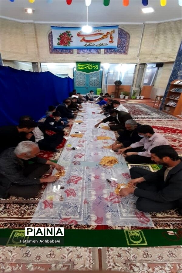 برپایی سفره افطاری در مسجد امام هادی(ع)