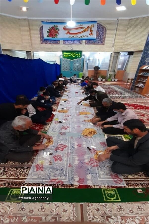 برپایی سفره افطاری در مسجد امام هادی(ع)