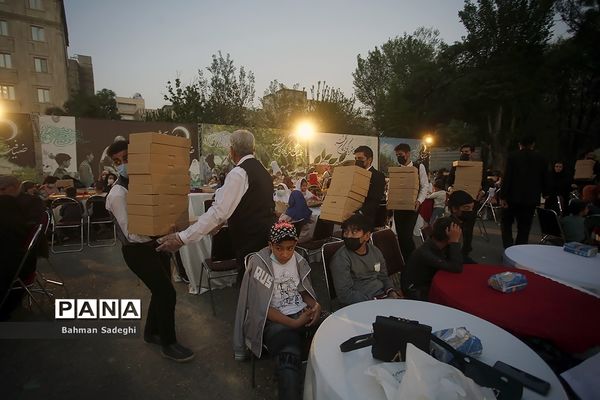 ضیافت افطاری با کودکان شهر