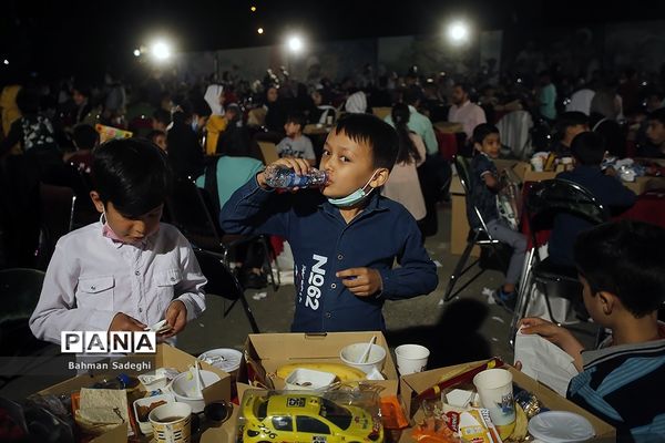 ضیافت افطاری با کودکان شهر
