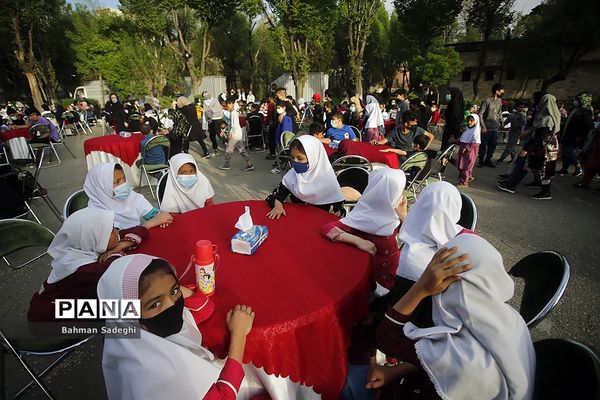 ضیافت افطاری با کودکان شهر