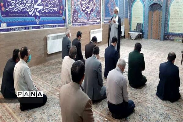 محفل انس با قرآن و اهدای بسته‌های معیشتی درآموزشگاه‌های ناحیه یک  مشهد