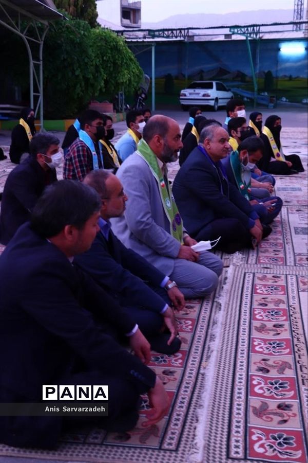 برگزاری مراسم معنوی انس با قرآن و ضیافت افطاری ویژه دانش‌آموزان در ناحیه 4 شیراز