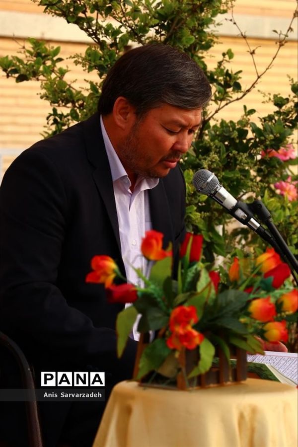 برگزاری مراسم معنوی انس با قرآن و ضیافت افطاری ویژه دانش‌آموزان در ناحیه 4 شیراز