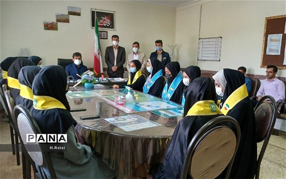 نشست  نمایندگان یازهمین دوره مجلس دانش‌آموزی با رئیس آموزش و پرورش اردل