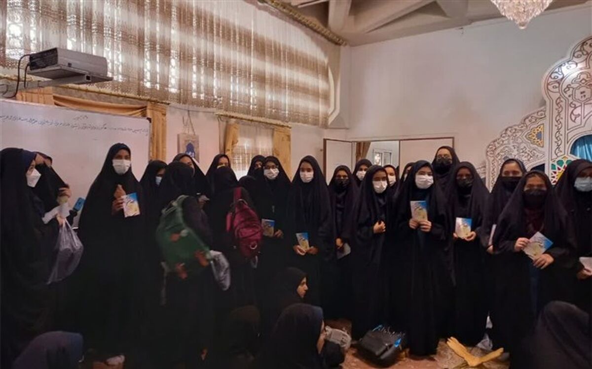 تقدیر از  «دختران بهشتی» در مراسم ترتیل‌خوانی حرم حضرت معصومه(س)