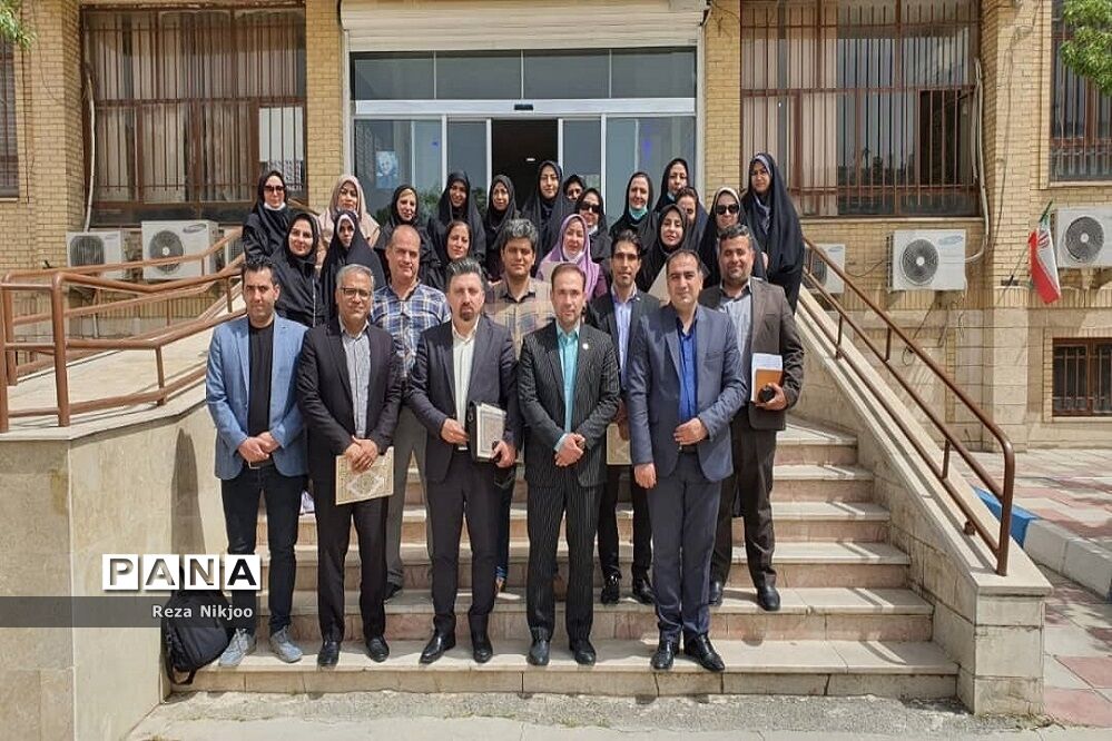 مراسم تقدیر از فرهنگیان برتر کشوری شاغل در ناحیه یک بهارستان