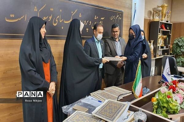 مراسم تقدیر از فرهنگیان برتر کشوری شاغل در ناحیه یک بهارستان