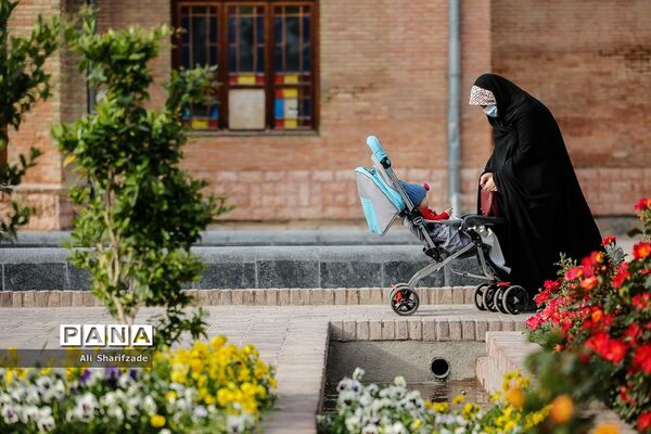 بازدید رسانه‌ای از پارک‌های مادر و کودک و مراسم افطار شهردار تهران با پاکبانان