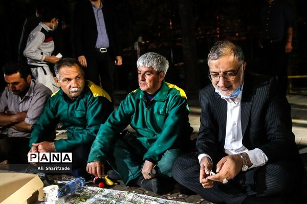 بازدید رسانه‌ای از پارک‌های مادر و کودک و مراسم افطار شهردار تهران با پاکبانان