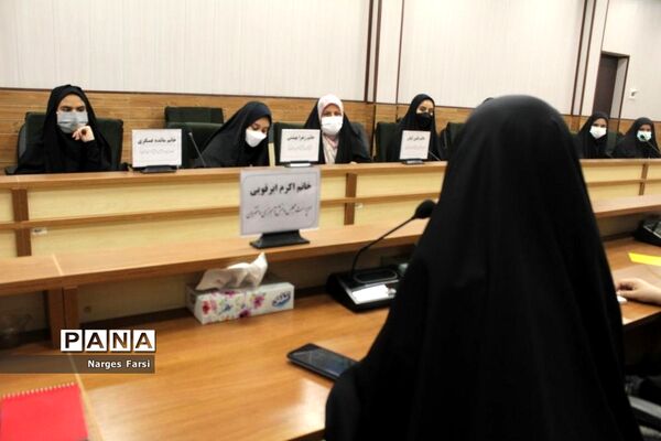 جلسه افتتاحیه  یازدهمین دوره مجلس دانش‌آموزی دختران استان قم