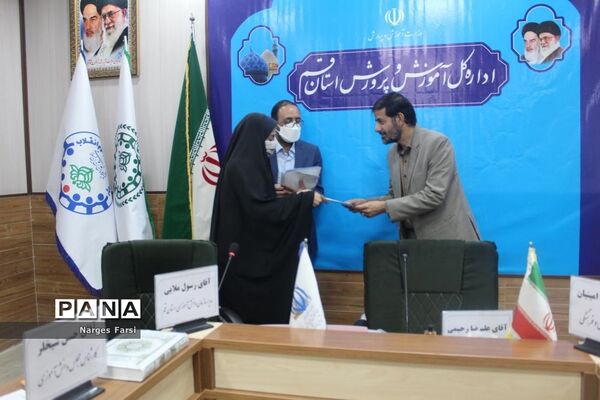جلسه افتتاحیه  یازدهمین دوره مجلس دانش‌آموزی دختران استان قم
