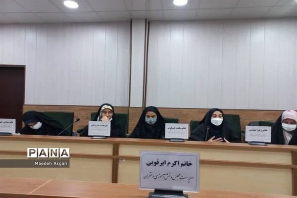 جلسه افتتاحیه  یازدهمین دوره مجلس دانش‌آموزی دختران استان قم