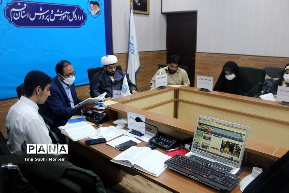 جلسه افتتاحیه  یازدهمین دوره مجلس دانش‌آموزی دختران استان قم