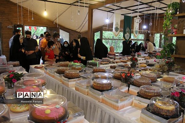 سومین جشنواره «کیک پزون نذری» در بوستان آب و آتش