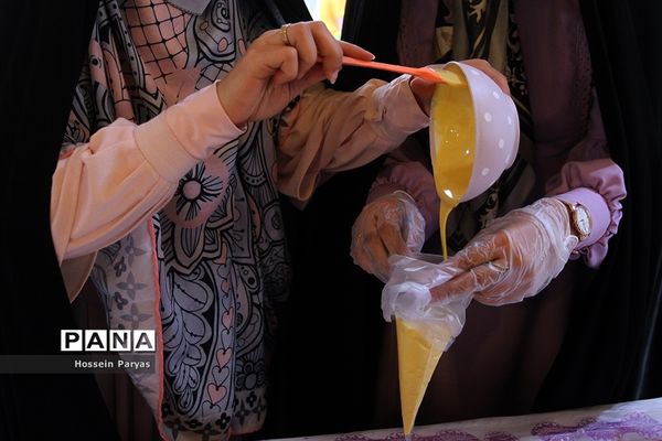 سومین جشنواره «کیک پزون نذری» در بوستان آب و آتش