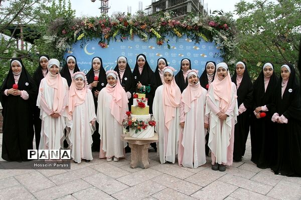 سومین جشنواره «کیک پزون نذری» در بوستان آب و آتش