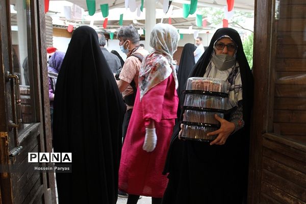 سومین جشنواره «کیک پزون نذری» در بوستان آب و آتش