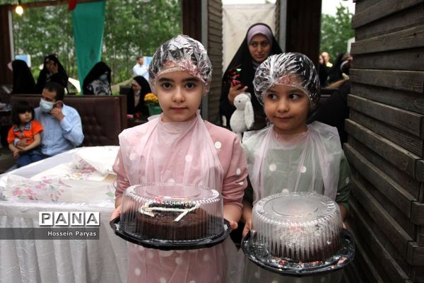 سومین جشنواره «کیک پزون نذری» در بوستان آب و آتش