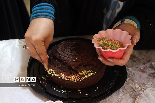 سومین جشنواره «کیک پزون نذری» در بوستان آب و آتش