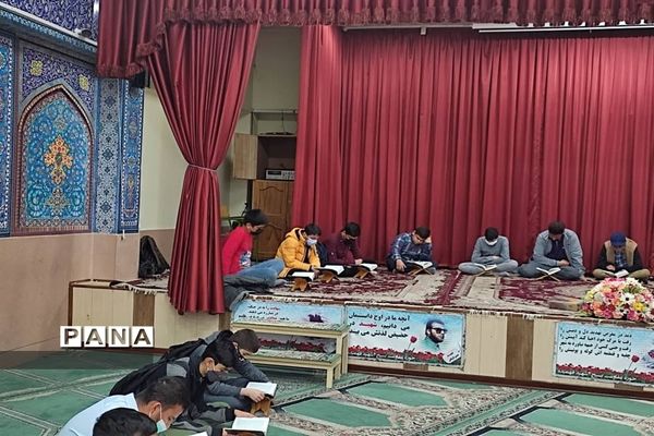 محفل انس با قرآن در دبیرستان شباهنگ ناحیه 2