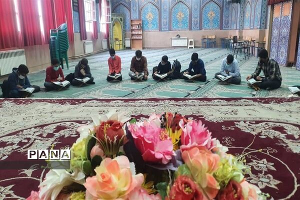 محفل انس با قرآن در دبیرستان شباهنگ ناحیه 2