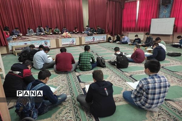 محفل انس با قرآن در دبیرستان شباهنگ ناحیه 2