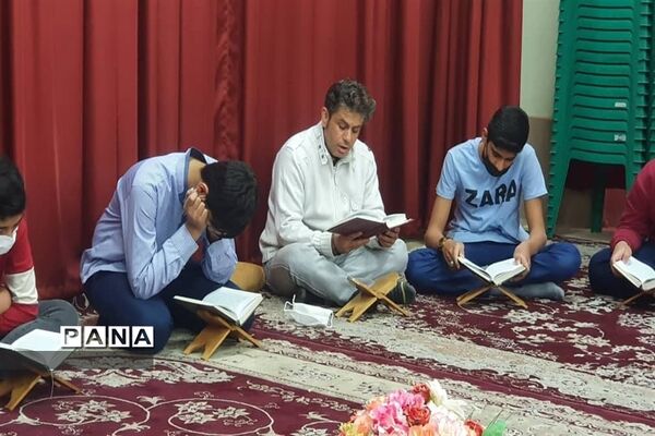 محفل انس با قرآن در دبیرستان شباهنگ ناحیه 2