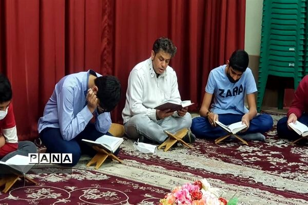 محفل انس با قرآن در دبیرستان شباهنگ ناحیه 2