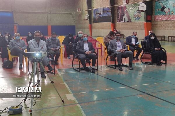 مراسم توزیع اقلام ورزشی به مدارس کم‌برخوردار در آموزش و پرورش منطقه 8